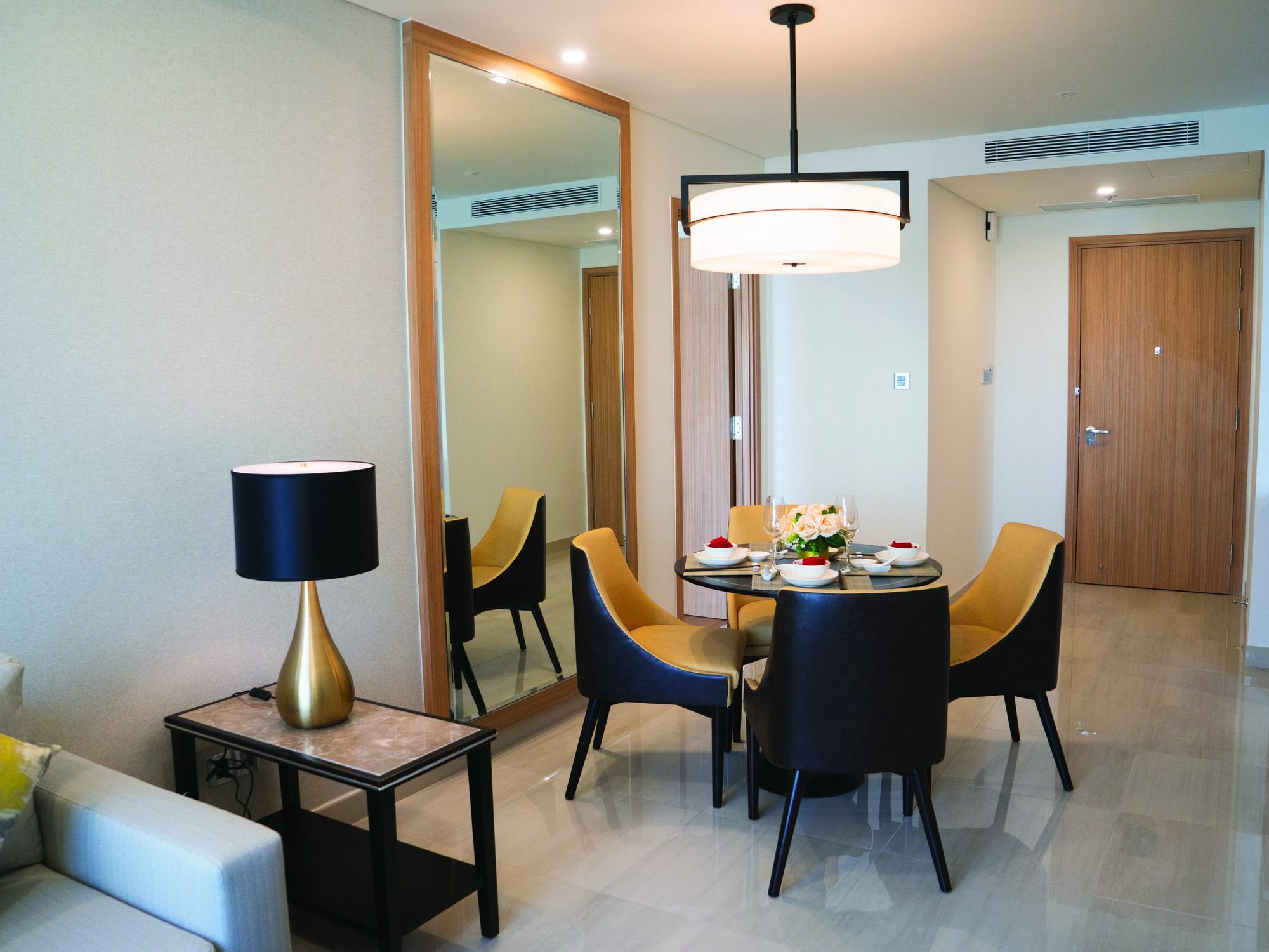 Oakwood Residence Saigon Хошимин Екстериор снимка
